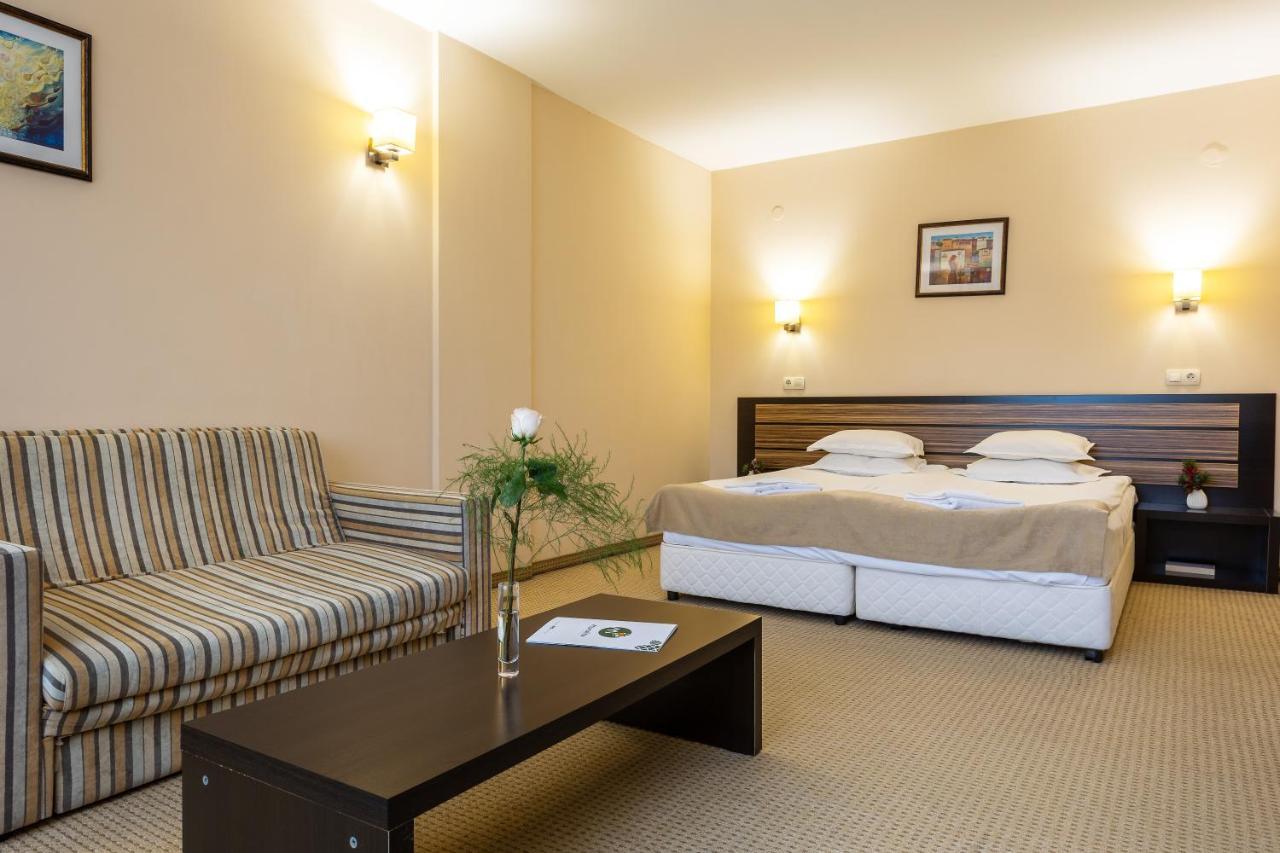 Hotel Mursalitsa By Hmg ปอมโปโรโว ภายนอก รูปภาพ