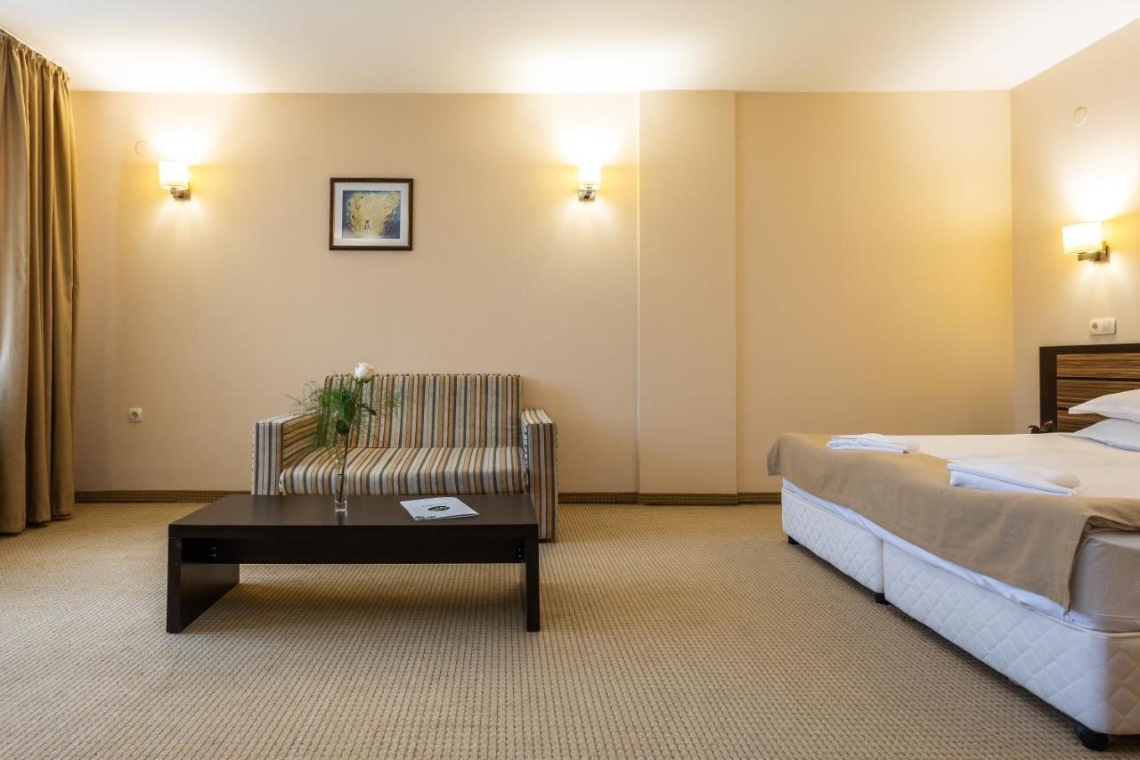 Hotel Mursalitsa By Hmg ปอมโปโรโว ภายนอก รูปภาพ