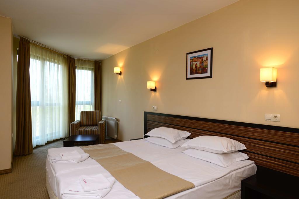 Hotel Mursalitsa By Hmg ปอมโปโรโว ภายนอก รูปภาพ
