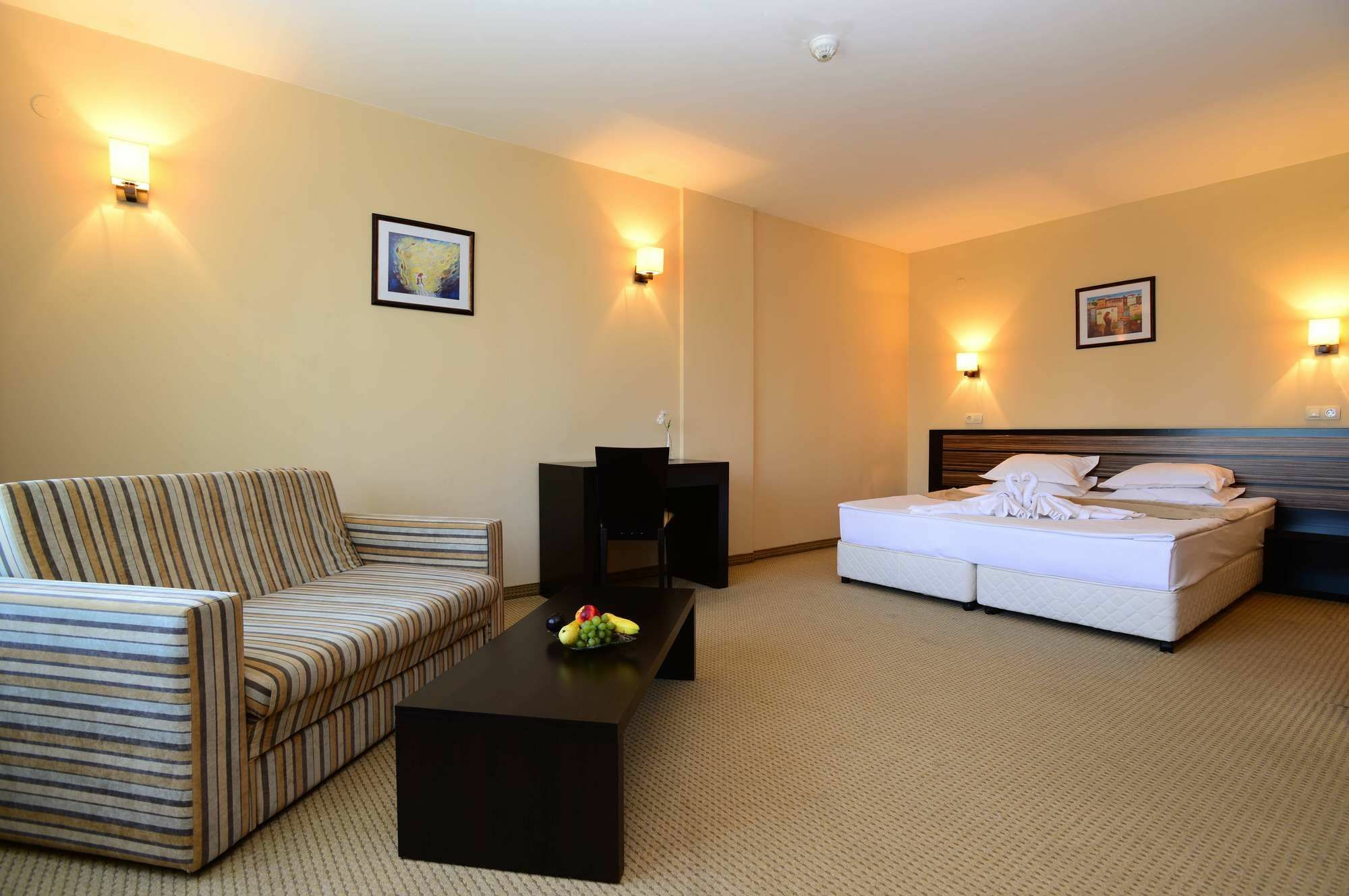 Hotel Mursalitsa By Hmg ปอมโปโรโว ภายนอก รูปภาพ