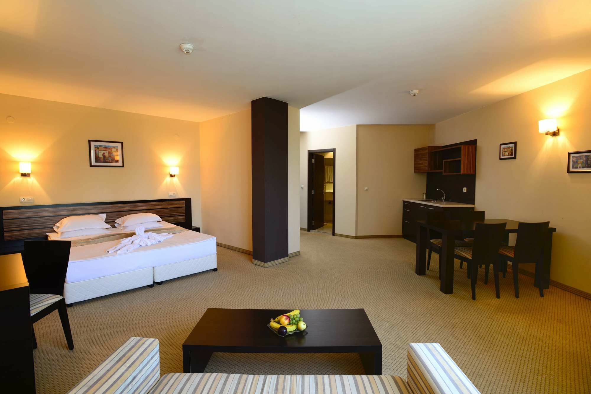 Hotel Mursalitsa By Hmg ปอมโปโรโว ภายนอก รูปภาพ
